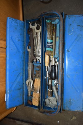 Lot 710 - CANTILEVER TOOLBOX AND CONTENTS