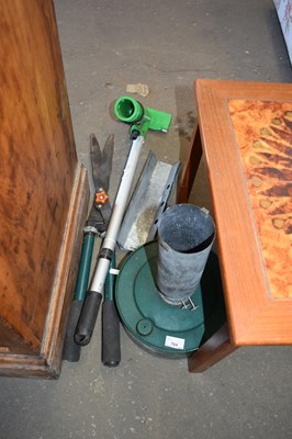 Lot 764 - GREENHOUSE HEATER AND VARIOUS MIXED GARDEN TOOLS