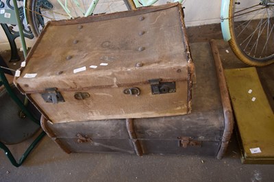 Lot 805 - COLLECTION OF FOUR VINTAGE TRUNKS AND CASES TO...