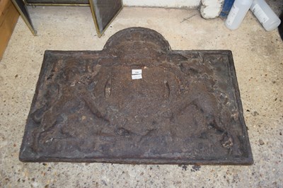 Lot 190 - CAST IRON FIRE BACK WITH HERALDIC DECORATION,...