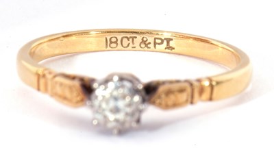 Lot 15 - Single stone diamond ring featuring a small...