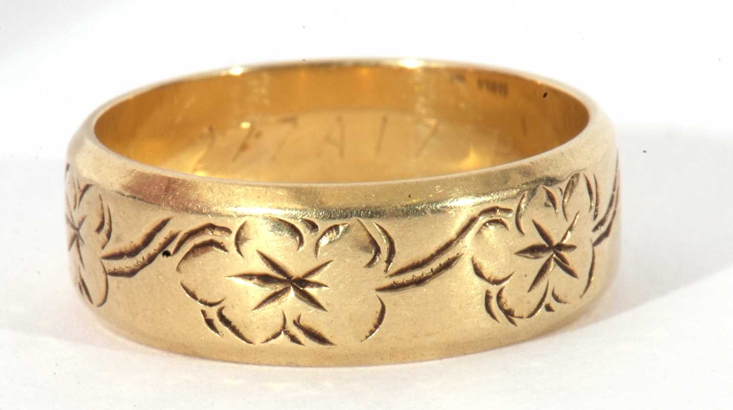 Lot 32 - 14ct gold stamped wedding ring, the band with...