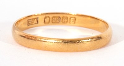 Lot 41 - 22ct gold wedding ring of plain polished...