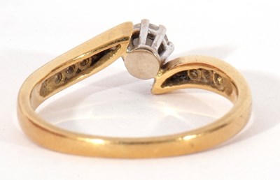 Lot 68 - 18ct gold single stone ring, a cross over...