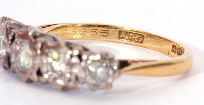 Lot 71 - 18ct gold five stone diamond ring featuring...