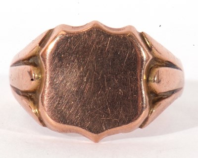 Lot 77 - 9ct gold signet ring, the plain polished...