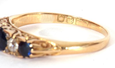 Lot 86 - Antique 18ct gold sapphire and diamond ring...