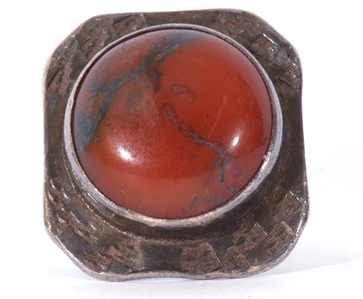 Lot 113 - Large silver and agate designer ring, the...