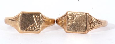 Lot 116 - Two 9ct gold signet rings, both with partial...