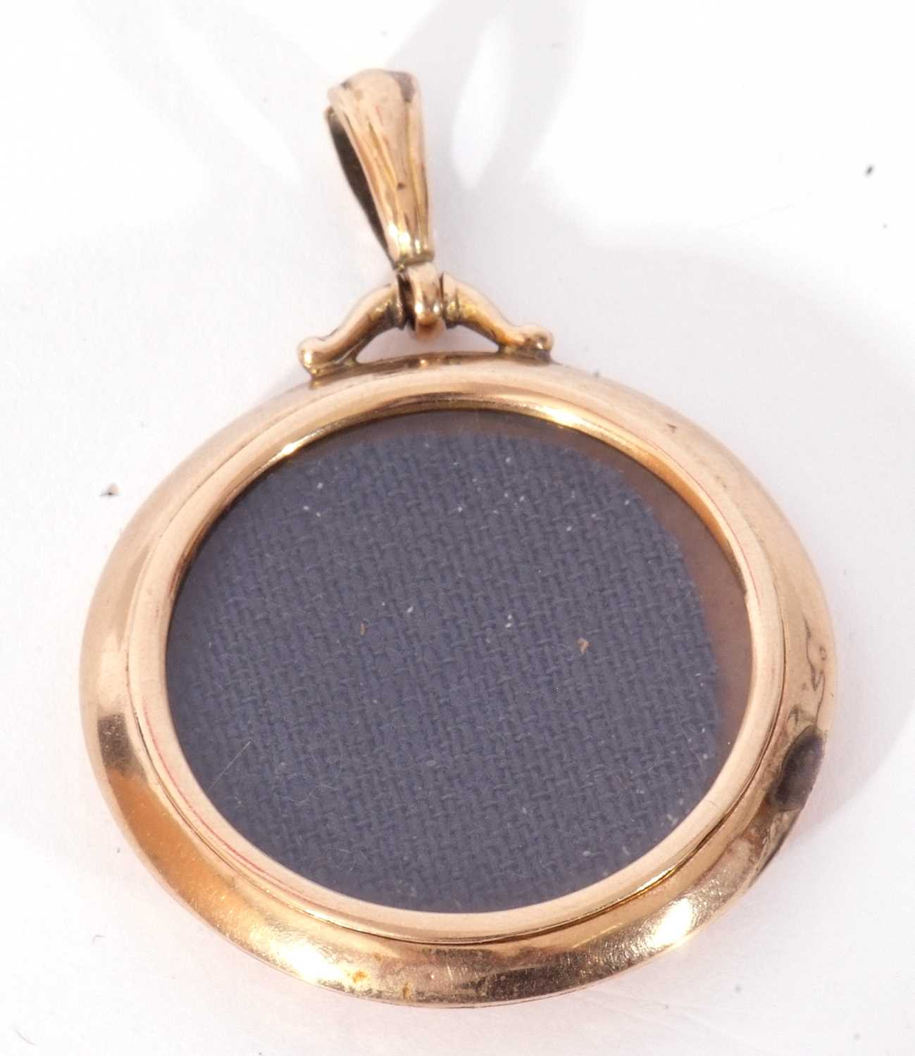 Lot 154 9ct gold open face locket with glazed panel