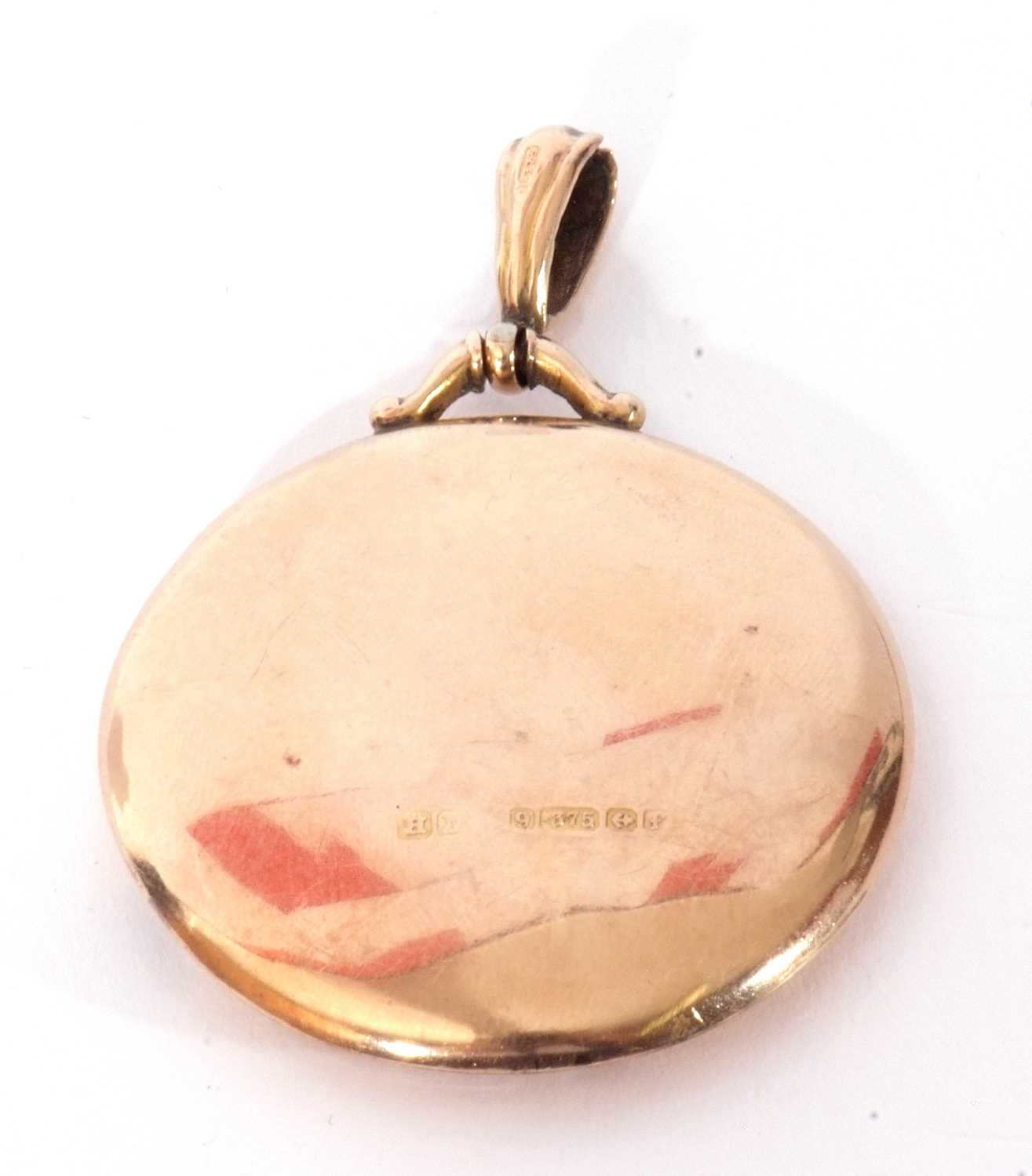 Lot 154 - 9ct gold open face locket with glazed panel