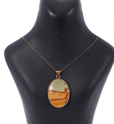 Lot 220 - Oval agate pendant framed in a hallmarked 9ct...