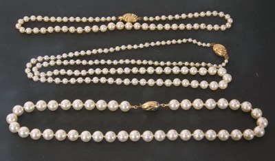 Lot 259 - Three rows of modern simulated pearls, each...