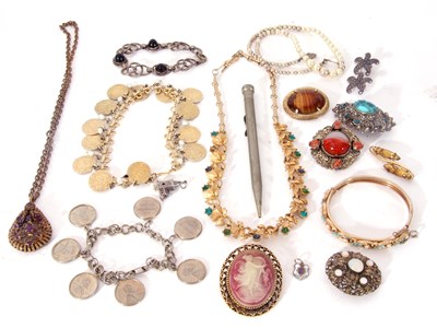 Lot 292 - Mixture of costume brooches, necklaces,...