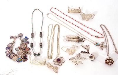 Lot 295 - Mixed lot of mainly white metal jewellery to...