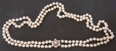 Lot 299 - Double row of simulated pearls of uniform size...