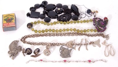 Lot 302 - Small quantity of costume jewellery to include...