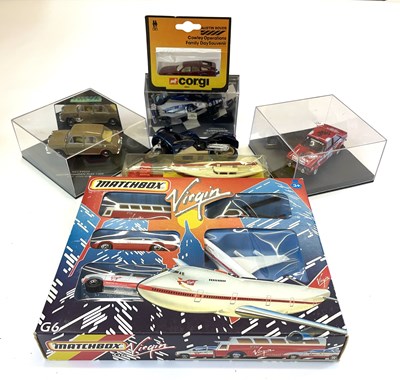 Lot 70 - A mixed lot of collectible model vehicles to...