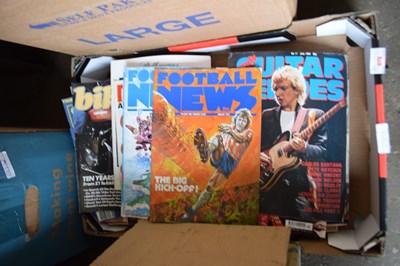 Lot 930 - BOX OF MIXED VINTAGE MAGAZINES TO INCLUDE...