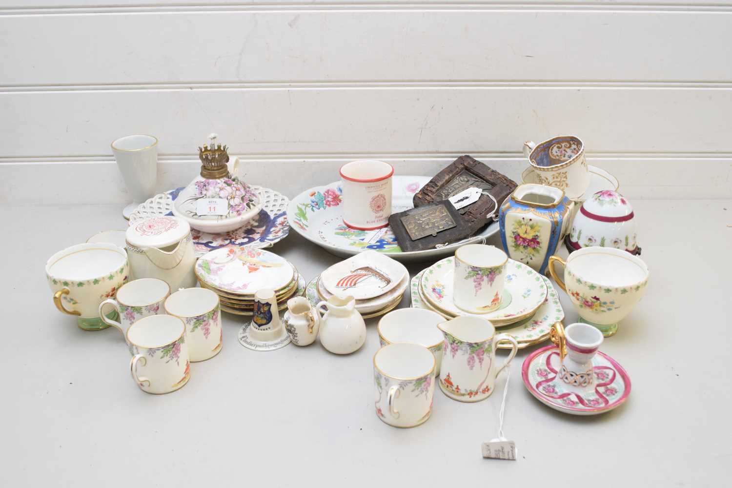 Lot 11 - MIXED LOT OF CERAMICS TO INCLUDE RANGE VARIOUS...