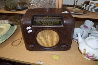 Lot 556 - VINTAGE BUSH BAKELITE CASED RADIO