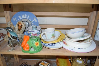 Lot 559 - MIXED LOT:  ASSORTED CERAMICS TO INCLUDE A...