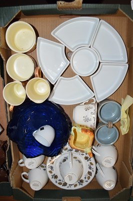 Lot 599 - BOX OF VARIOUS CERAMICS AND GLASSWARES TO...