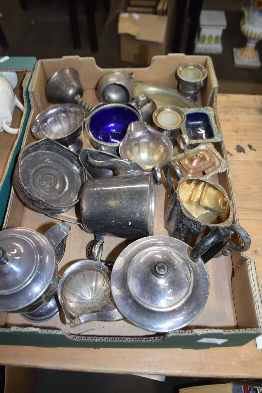 Lot 607 - BOX VARIOUS SILVER PLATED ITEMS TO INCLUDE TEA...