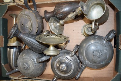 Lot 658 - MIXED LOT: VARIOUS SILVER PLATED TEAPOTS AND...