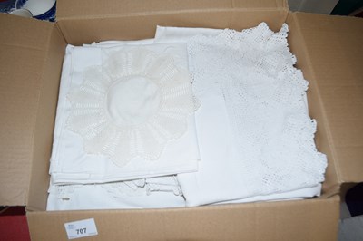 Lot 707 - A BOX OF ASSORTED TABLE LINEN