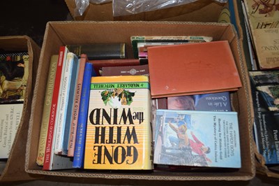 Lot 720 - 1 BOX OF MIXED BOOKS