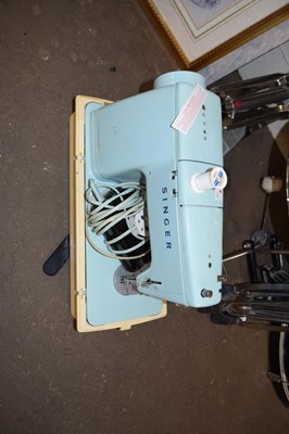 Lot 748 - SINGER ELECTRIC SEWING MACHINE