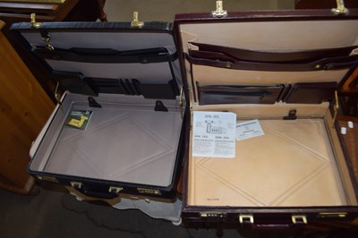 Lot 799 - 2 BRIEF CASES