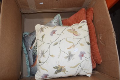 Lot 864 - BOX OF MIXED CUSHIONS