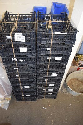 Lot 904 - QUANTITY OF BLACK PLASTIC VEGETABLE TRAYS