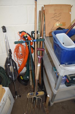 Lot 912 - MIXED GARDEN TOOLS, ELECTRIC STRIMMERS ETC