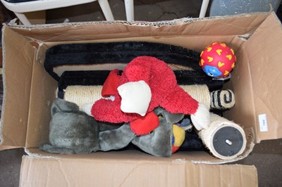 Lot 923 - BOX OF VARIOUS CAT TOYS