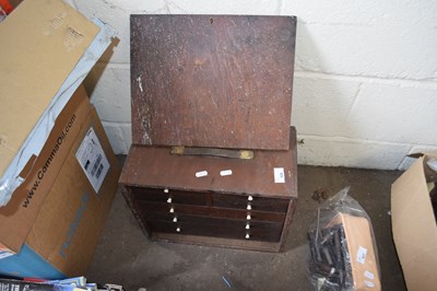 Lot 928 - VINTAGE WORKSHOP CHEST OF DRAWERS CONTAINING A...