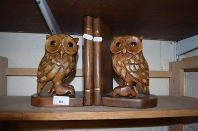 Lot 64 - A PAIR OF OWL FORMED WOODEN BOOKENDS