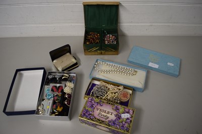 Lot 107 - MIXED LOT, VARIOUS ASSORTED COSTUME JEWELLERY,...