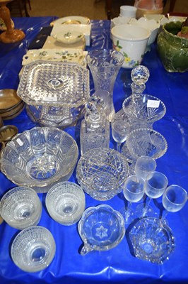 Lot 116 - MIXED LOT, VARIOUS GLASS VASES, BOWLS ETC