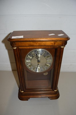 Lot 127 - A MODERN MANTEL CLOCK