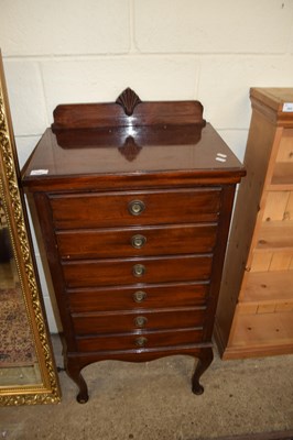 Lot 264 - EDWARDIAN MAHOGONY MUSIC CABINET