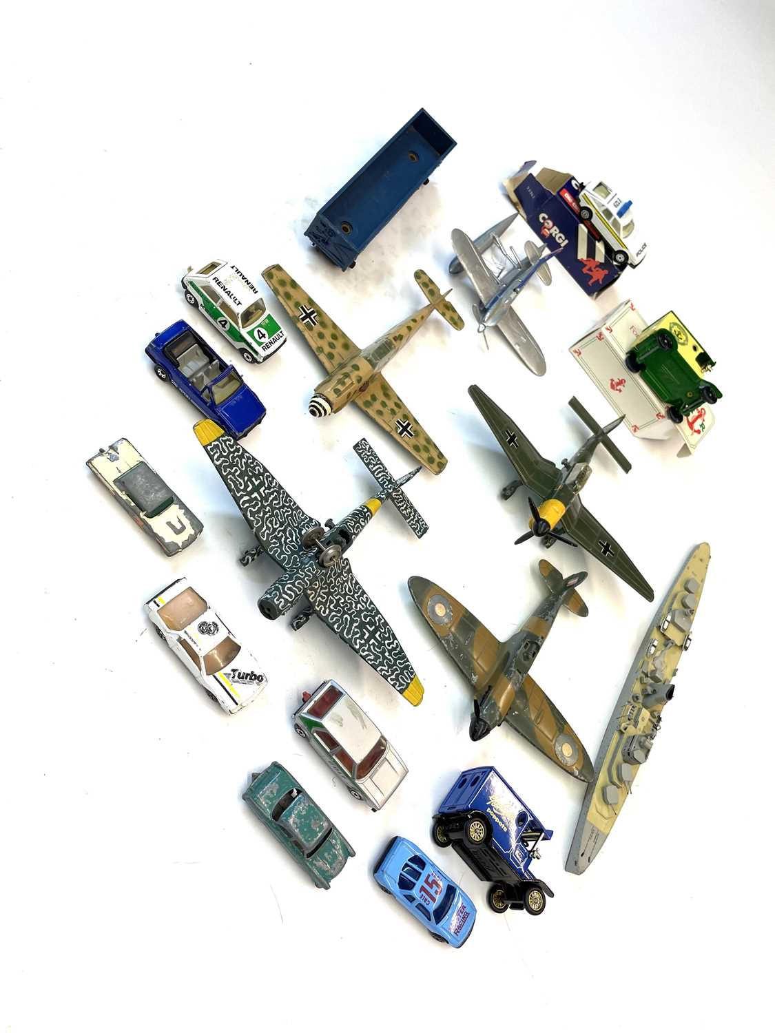 Lot 75 - Mixed lot of die-cast aeroplanes and other...