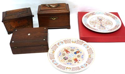 Lot 96 - Group of 3 boxes and 2 Spode collectors plates