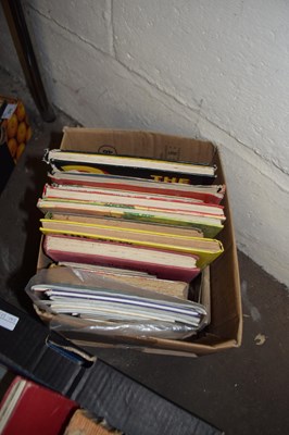 Lot 574 - BOX OF VARIOUS CHILDRENS ANNUALS TO INCLUDE...