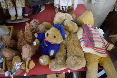 Lot 667 - MIXED LOT:  VARIOUS TEDDY BEARS TO INCLUDE A...