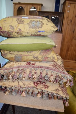 Lot 324 - FOUR VARIOUS SCATTER CUSHIONS