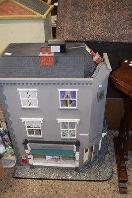 Lot 366 - 20TH CENTURY DOLLS HOUSE FORMED AS A END...