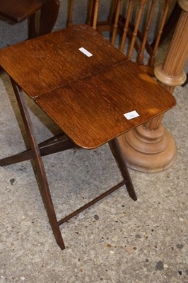 Lot 373 - SMALL EARLY 20TH CENTURY FOLDING OCCASIONAL TABLE